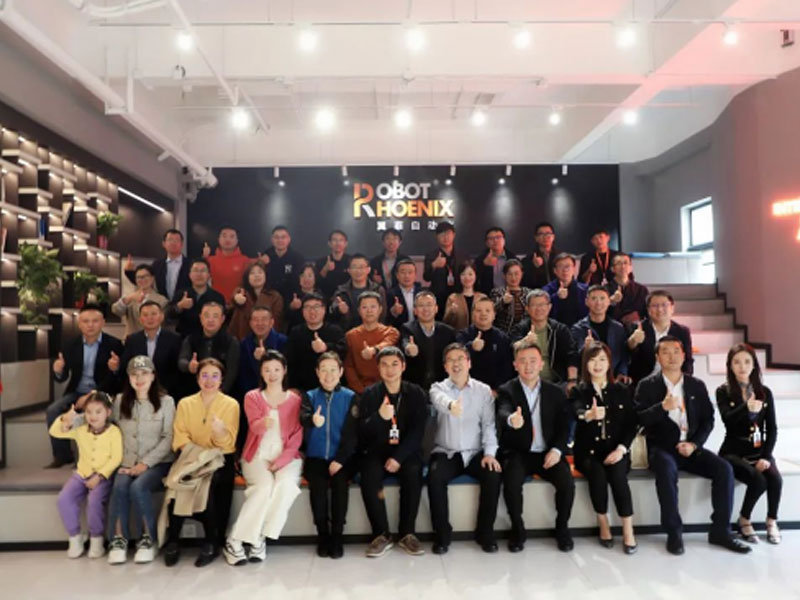 Alumni of China Europe International Business School Jinan Alumni Association a visité Robotphoenix pour des conseils